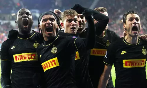 250  തികച്ച് ലുക്കാക്കു  