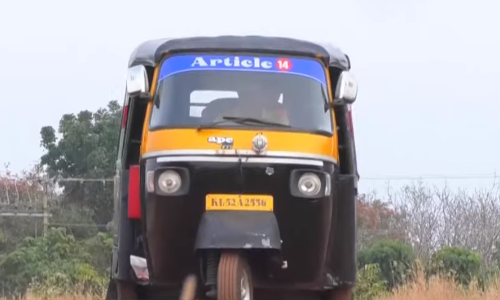 സമരവേദികള്‍ കീഴടക്കി കുഞ്ഞുകുട്ടനും ഓട്ടോറിക്ഷയും; ഓട്ടോയുടെ പേര് ആര്‍ട്ടിക്കിള്‍ 14