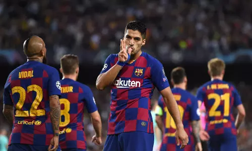 സുവാരസിന്റെ ഇരട്ട ഗോള്; ക്യാംപ് നൗവില് ‘ബാഴ്സ’ക്കുതിപ്പ് സുവാരസിന്റെ ഇരട്ട ഗോള്; ക്യാംപ് നൗവില് ‘ബാഴ്സ’ക്കുതിപ്പ്