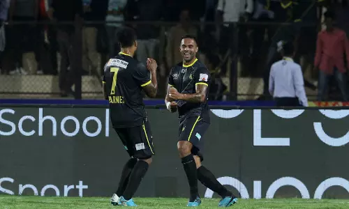 അതിവേഗ ഗോളും അവസാന മിനുറ്റ് ഗോളും, ബംഗളൂരുവിനെ സമനിലയില് തളച്ച് ഹൈദരാബാദ് അതിവേഗ ഗോളും അവസാന മിനുറ്റ് ഗോളും, ബംഗളൂരുവിനെ സമനിലയില് തളച്ച് ഹൈദരാബാദ്