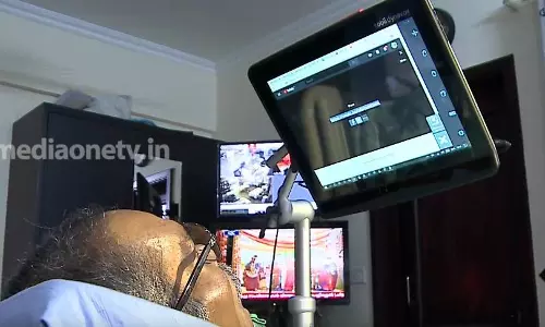 ഇതാ ഒരു അത്ഭുത മനുഷ്യന്; സ്റ്റീഫന് ഹോക്കിംഗിനെപ്പോലൊരു മലയാളി ഇതാ ഒരു അത്ഭുത മനുഷ്യന്; സ്റ്റീഫന് ഹോക്കിംഗിനെപ്പോലൊരു മലയാളി