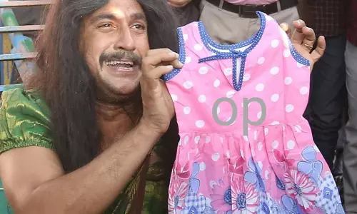 നിങ്ങള് എന്റെ പെണ്മക്കളെ കൊന്നില്ലേ...വാളയാര് കേസില് ഒറ്റയാള് പ്രതിഷേധവുമായി നടന് സന്തോഷ് കീഴാറ്റൂര് നിങ്ങള് എന്റെ പെണ്മക്കളെ കൊന്നില്ലേ...വാളയാര് കേസില് ഒറ്റയാള് പ്രതിഷേധവുമായി നടന് സന്തോഷ് കീഴാറ്റൂര്