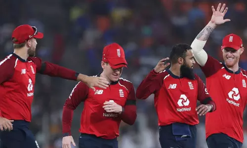 രണ്ടക്കം കാണാതെ മൂന്ന് പേര്‍ പുറത്ത്; ഇന്ത്യ പതറുന്നു