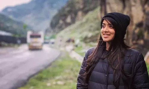 മാധുരി ഇനി പിന്നണി ഗായിക