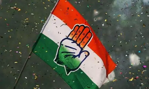 പ്രതിഷേധം കനത്തു; മലമ്പുഴ സീറ്റ് കോൺഗ്രസ് ഏറ്റെടുത്തു