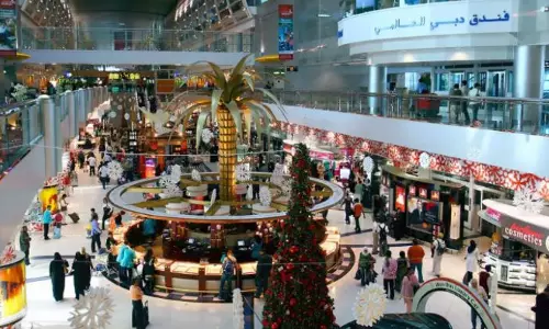 സന്ദർശക, ടൂറിസ്റ്റ് വിസാ കാലാവധി നീട്ടി; മാർച്ച് 31 വരെ യു.എ.ഇയിൽ തുടരാം