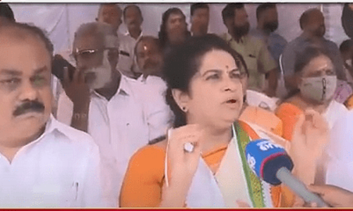 തൃശൂര്‍ പൂരം; പത്മജയുടെ സത്യാഗ്രഹം ആരംഭിച്ചു, സത്യാഗ്രഹമല്ല, അത്യാഗ്രഹമാണ് നടത്തുന്നതെന്ന് സുനില്‍ കുമാര്‍