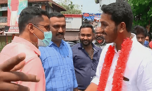 ജെയ്കിന് വേണ്ടി വോട്ട് തേടി സി.എം.എസ് കോളേജിലെ പൂർവ്വവിദ്യാർഥികള്‍