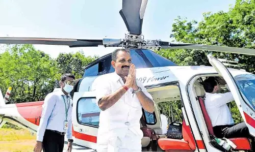 ടാക്സി വേണ്ട ഹെലികോപ്ടര്‍ മതി കാറിനേക്കാള്‍ ലാഭം ഹെലികോപ്ടറെന്ന് എം.ടി രമേശ്