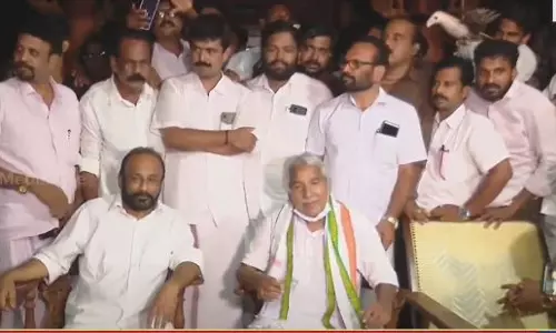 അനുനയിപ്പിക്കാന് ഉമ്മന്ചാണ്ടി എത്തി; ഗോപിനാഥ് കലാപക്കൊടി താഴ്ത്തി അനുനയിപ്പിക്കാന് ഉമ്മന്ചാണ്ടി എത്തി; ഗോപിനാഥ് കലാപക്കൊടി താഴ്ത്തി