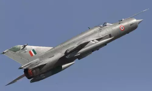 പരിശീലനപ്പറക്കലിനിടെ മിഗ് 21 വിമാനം തകര്‍ന്നു വീണു; പൈലറ്റ് മരിച്ചു