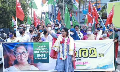 കെ കെ രമ പ്രചാരണം തുടങ്ങി; റോഡ് ഷോയോടെ തുടക്കം കെ കെ രമ പ്രചാരണം തുടങ്ങി; റോഡ് ഷോയോടെ തുടക്കം