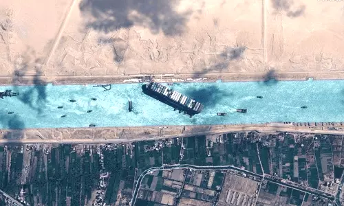 സൂയസ് പ്രതിസന്ധി: കപ്പൽ രക്ഷപ്പെട്ടെങ്കിലും ഇന്ത്യക്കാരടക്കമുള്ള ജീവനക്കാർ കുരുക്കിൽ