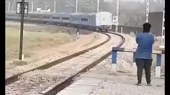 ജനശതാബ്ദി ഓടിയത് പിറകോട്ട്, അതും 35 കിലോമീറ്റര്‍: ലോക്കോ പൈലറ്റിനും ഗാര്‍ഡിനും സസ്പെന്‍ഷന്‍