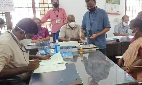 വാളയാര്‍ പെണ്‍കുട്ടികളുടെ അമ്മ നാമനിര്‍ദ്ദേശ പത്രിക സമര്‍പ്പിച്ചു