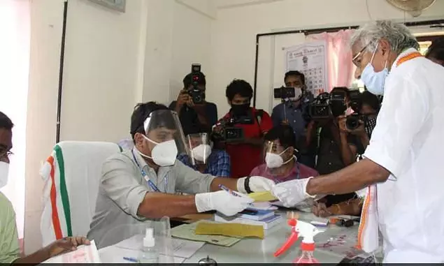 നാമനിര്‍ദ്ദേശ പത്രികകളുടെ സൂഷ്മ പരിശോധ ഇന്ന്; വിമതന്‍മാരെ പിന്‍വലിക്കാനുള്ള നെട്ടോട്ടത്തില്‍ പാര്‍ട്ടികള്‍