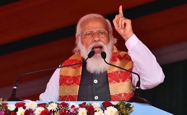 വാട്സ് ആപ്പും ഫേസ് ബുക്കും സ്തംഭിച്ചത് 50 മിനുട്ട്, ബംഗാളില്‍ വികസനം സ്തംഭിച്ചിട്ട് 50 വര്‍ഷമായി: പ്രധാനമന്ത്രി