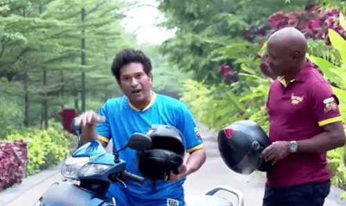 ഹെല്‍മറ്റ് ക്രിക്കറ്റ് കളിക്കാന്‍ മാത്രമുള്ളതല്ല, സ്കൂട്ടറില്‍ പോകുമ്പോഴും ധരിക്കണം; അവബോധ വീഡിയോയുമായി സച്ചിനും ലാറയും