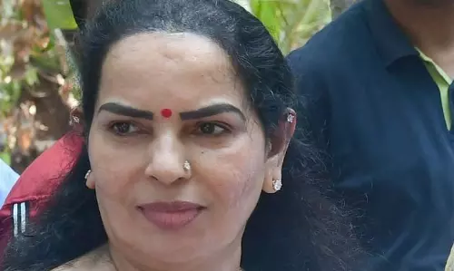 ഐ ഫോണ്‍ വിവാദം; വിനോദിനി ബാലകൃഷ്ണന് വീണ്ടും കസ്റ്റംസ് നോട്ടീസ് 