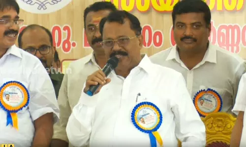 ആ വ്യാപാരി കുടുംബം അവരുടെ സ്വന്തം ഗവര്ണറെ ഷാളിട്ട് മൂടി എന്ന് പറഞ്ഞാ മതിയല്ലോ.. ആ വ്യാപാരി കുടുംബം അവരുടെ സ്വന്തം ഗവര്ണറെ ഷാളിട്ട് മൂടി എന്ന് പറഞ്ഞാ മതിയല്ലോ..