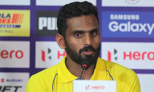 ജാമിഅ പൊലീസ് അതിക്രമം; വിദ്യാര്ഥികളെ പിന്തുണച്ച് ഫുട്ബോള് താരം സി.കെ വിനീത് ജാമിഅ പൊലീസ് അതിക്രമം; വിദ്യാര്ഥികളെ പിന്തുണച്ച് ഫുട്ബോള് താരം സി.കെ വിനീത്