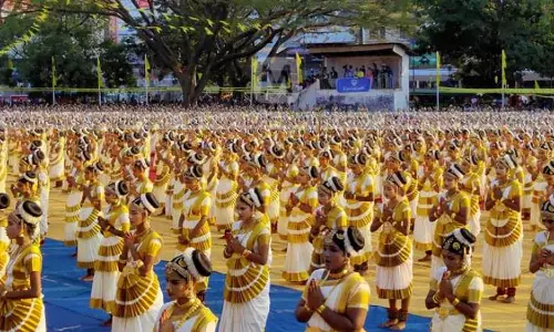അയ്യായിരത്തിലധികം നര്‍ത്തകിമാര്‍: ഗിന്നസ് റെക്കോര്‍ഡ് ലക്ഷ്യമിട്ട് മോഹിനിയാട്ടം