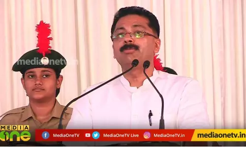 പഠിച്ചതെ പാടൂ എന്നല്ലെ.. വാഴ്ത്തുപാട്ട് പഠിച്ചവര് അതെ പാടൂ.... പഠിച്ചതെ പാടൂ എന്നല്ലെ.. വാഴ്ത്തുപാട്ട് പഠിച്ചവര് അതെ പാടൂ....