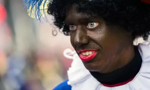 വംശീയാധിക്ഷേപം തലക്കുപിടിച്ച് പ്രീമിയര്‍ലീഗ്