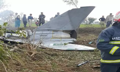 പഞ്ചാബില്‍ പാക് വ്യോമസേന വിമാനം തകര്‍ന്ന് രണ്ടു പൈലറ്റുമാര്‍ മരിച്ചു
