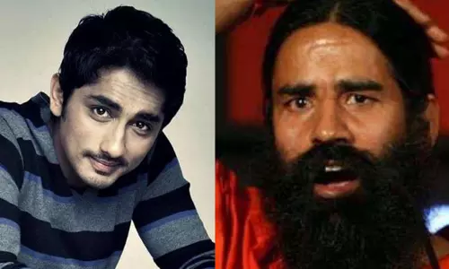 വേദിയിലുള്ളത് രാംദേവും ആരോഗ്യമന്ത്രിയും, മുന്നിലുള്ള നമ്മള്‍ മണ്ടന്മാര്‍; സിദ്ധാര്‍ത്ഥ്