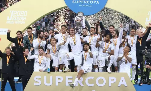 സ്പാനിഷ് സൂപ്പര്‍ കപ്പ് കിരീടം റയല്‍ മാ‍ഡ‍്രിഡിന്; 120 മിനിറ്റ് നീണ്ട കളിയില്‍ റെഡ് കാര്‍ഡ് വാങ്ങിയിട്ടും റയലിനെ തുണച്ചത് ഗോളിയുടെ പ്രകടനം