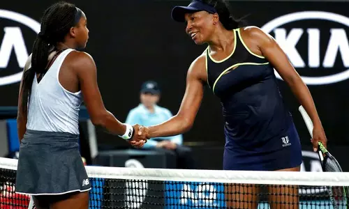 39കാരി വീനസിനെ വീണ്ടും തോല്‍പിച്ച് 15കാരി