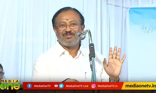 എന്നെ കരിങ്കൊടി കാണിച്ചോളൂ, രാജ്യത്തെ വെറുക്കരുതേ|Polimix എന്നെ കരിങ്കൊടി കാണിച്ചോളൂ, രാജ്യത്തെ വെറുക്കരുതേ|Polimix