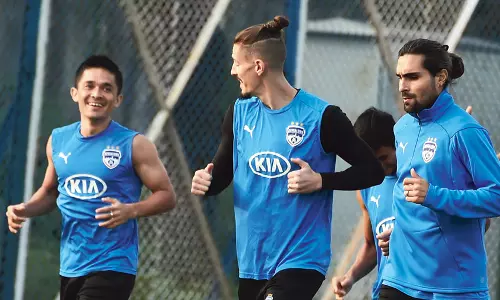 ഇന്ത്യന്‍ സൂപ്പര്‍ ലീഗില്‍ ഇന്ന് സൂപ്പര്‍ പോരാട്ടം; ജയിക്കുന്നവര്‍ പോയിന്റ് പട്ടികയില്‍ ഒന്നാമത്