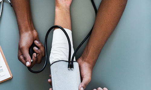 ഭക്ഷ്യമേഖലയിലെ തൊഴിലാളികൾക്ക് വൈദ്യ പരിശോധന; നിയമം ആഗസ്റ്റ് മാസം മുതൽ പ്രാബല്യത്തിൽ 