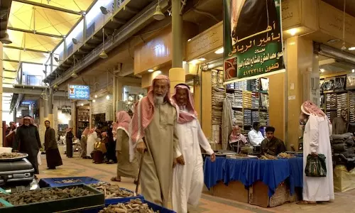 സൗദിയില് ഇടത്തരം ബിസിനസുകാര്ക്ക് ആശ്വസിക്കാം; സര്ക്കാര് ഫീസില് വര്ധനവില്ല സൗദിയില് ഇടത്തരം ബിസിനസുകാര്ക്ക് ആശ്വസിക്കാം; സര്ക്കാര് ഫീസില് വര്ധനവില്ല