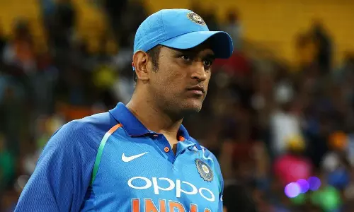 ‘ധോണിയെ പുറത്താക്കി ബി.സി.സി.ഐ’; വിശ്വസിക്കാനാകാതെ ആരാധകര് ‘ധോണിയെ പുറത്താക്കി ബി.സി.സി.ഐ’; വിശ്വസിക്കാനാകാതെ ആരാധകര്