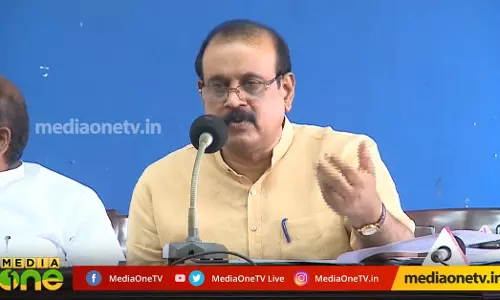 സംഗതികളിപ്പോള്‍ സ്വന്തം കണ്‍ട്രോളിലല്ല, കണ്‍ട്രോള്‍ ചെയ്യുന്നവരിപ്പോള്‍ വേറെയാണല്ലോ..   