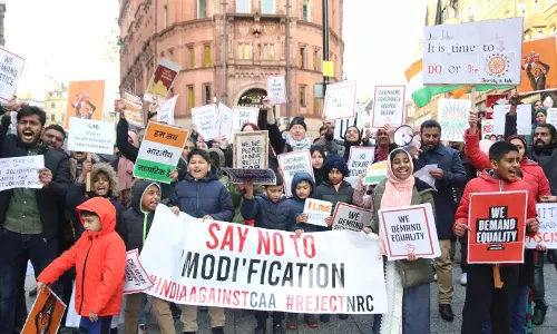 പൌരത്വ നിയമം: യു.കെയിലെ പ്രവാസി പ്രക്ഷോഭം തടസ്സപ്പെടുത്താന്‍ ശ്രമിച്ച സംഘ് അനുകൂലികളെ പൊലീസ് നീക്കം ചെയ്തു