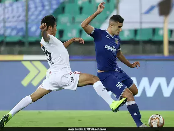 മൈതാനമധ്യത്തു നിന്നും ക്രിവെല്ലാരോയുടെ വണ്ടര് ഗോള്, ചെന്നൈയിന് ജയം മൈതാനമധ്യത്തു നിന്നും ക്രിവെല്ലാരോയുടെ വണ്ടര് ഗോള്, ചെന്നൈയിന് ജയം