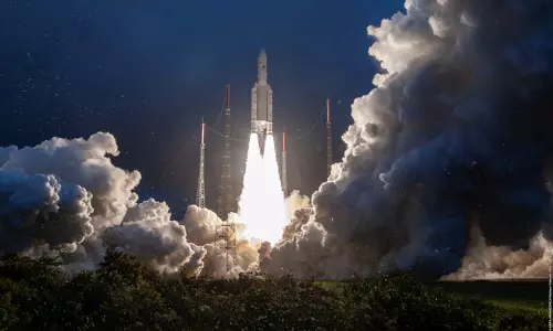 ജി-സാറ്റ് 30 വിജയകരമായി വിക്ഷേപിച്ചു