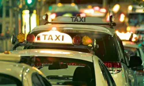 സൗദിയില് സ്വകാര്യ ഓണ്ലൈന് ടാക്സികളിലും സ്വദേശി വത്ക്കരണം സൗദിയില് സ്വകാര്യ ഓണ്ലൈന് ടാക്സികളിലും സ്വദേശി വത്ക്കരണം