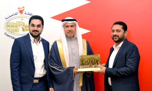 ദേശീയ ദിന ദീപാലങ്കാരം: ഷിഫ അൽ ജസീറ മെഡിക്കൽ സെൻ്ററിന് ആദരം  