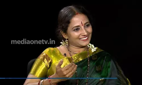 കേരള നടനത്തിലൂടെ ആസ്വാദകരുടെ മനസ് കീഴടക്കി ഡോ.ഗായത്രി സുബ്രഹ്മണ്യം