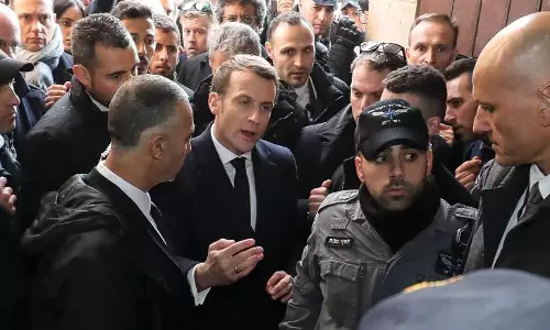 ഇസ്രയേല്‍ പൊലീസിനോട് പുറത്തുകടക്കാനാവശ്യപ്പെട്ട് ഫ്രഞ്ച് പ്രസിഡന്റ്