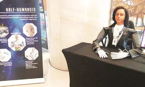 മനുഷ്യന് മുമ്പേ റോബോട്ട് മനുഷ്യനെ ഇന്ത്യ ബഹിരാകാശത്തേക്ക് അയക്കും