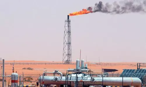 നാല് വര്ഷങ്ങള്ക്കിടയിലെ ഏറ്റവും കുറഞ്ഞ തോത്; മിഡില് ഈസ്റ്റില് നിന്ന് ഇന്ത്യയിലേക്കുള്ള എണ്ണ ഇറക്കുമതിയില് വന് കുറവ് നാല് വര്ഷങ്ങള്ക്കിടയിലെ ഏറ്റവും കുറഞ്ഞ തോത്; മിഡില് ഈസ്റ്റില് നിന്ന് ഇന്ത്യയിലേക്കുള്ള എണ്ണ ഇറക്കുമതിയില് വന് കുറവ്