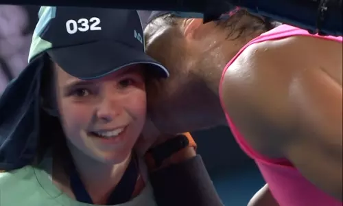 കൈവിട്ട ഷോട്ടിന് പകരം മുത്തം നല്‍കി ആശ്വസിപ്പിച്ച് നദാല്‍