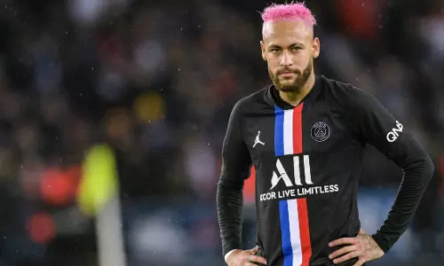 മെസിയെ വാനോളം പുകഴ്ത്തി നെയ്മര്‍, എംബപെ ഫുട്‌ബോള്‍ പ്രതിഭാസം