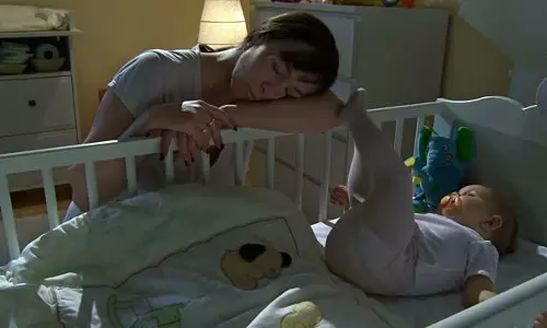 കുഞ്ഞ് ജനിച്ചാല്, അച്ഛനുമമ്മയ്ക്കും ഉറക്കം നഷ്ടപ്പെടുന്നത് ആറുവര്ഷത്തേക്ക് കുഞ്ഞ് ജനിച്ചാല്, അച്ഛനുമമ്മയ്ക്കും ഉറക്കം നഷ്ടപ്പെടുന്നത് ആറുവര്ഷത്തേക്ക്